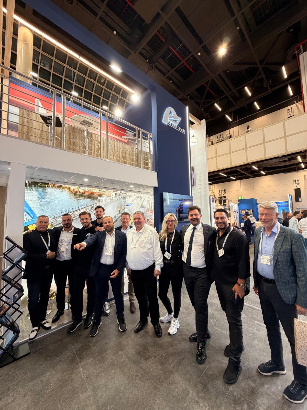ATTIKI Team am Messestand