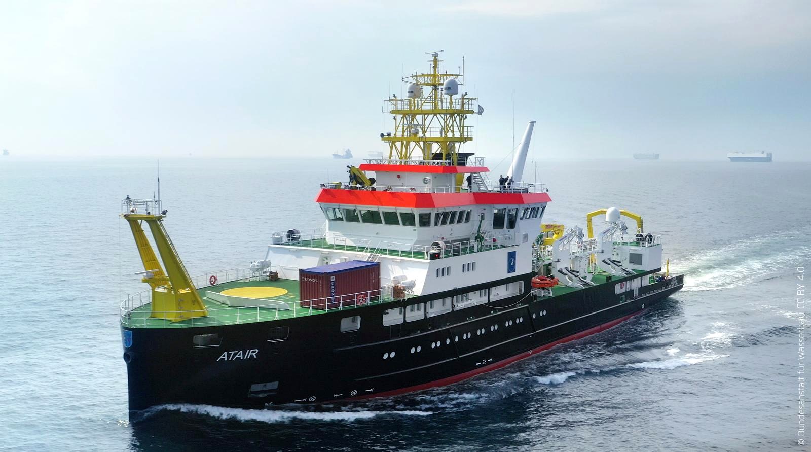Forschungsschiff ATAIR in Fahrt auf der Nordsee nach abgeschlossener Konservierung