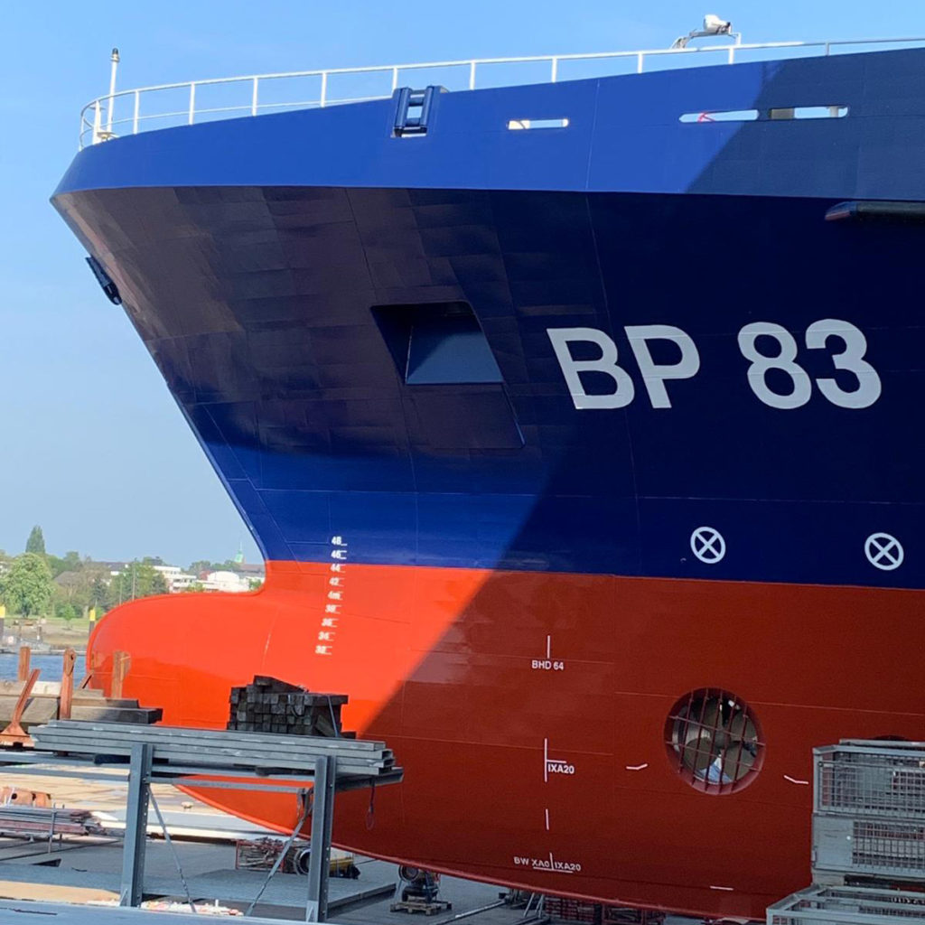 Schiffsende mit der Aufschrift BP 83
